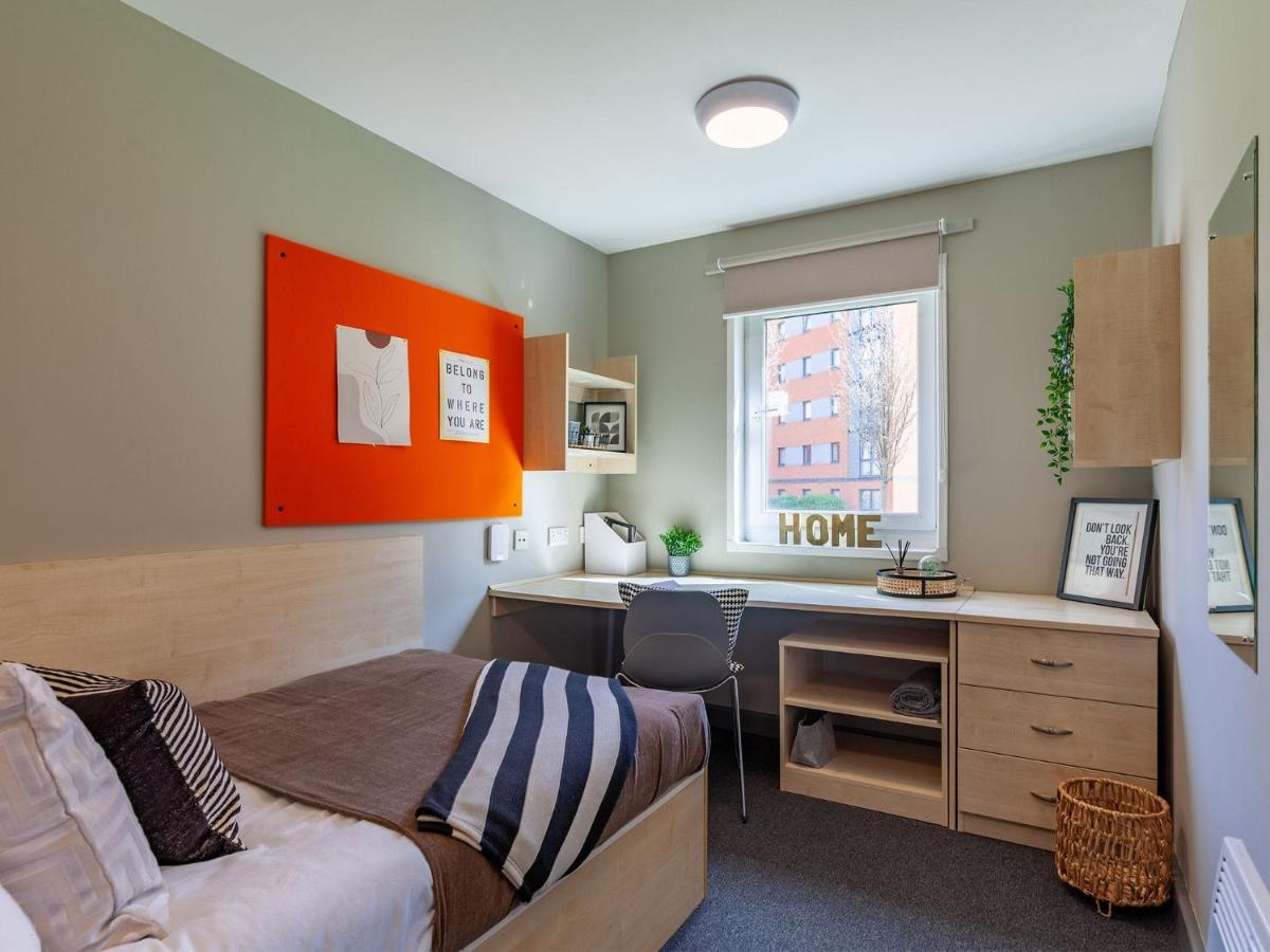 For Students Only - Marvelous Private Ensuite At The Forge